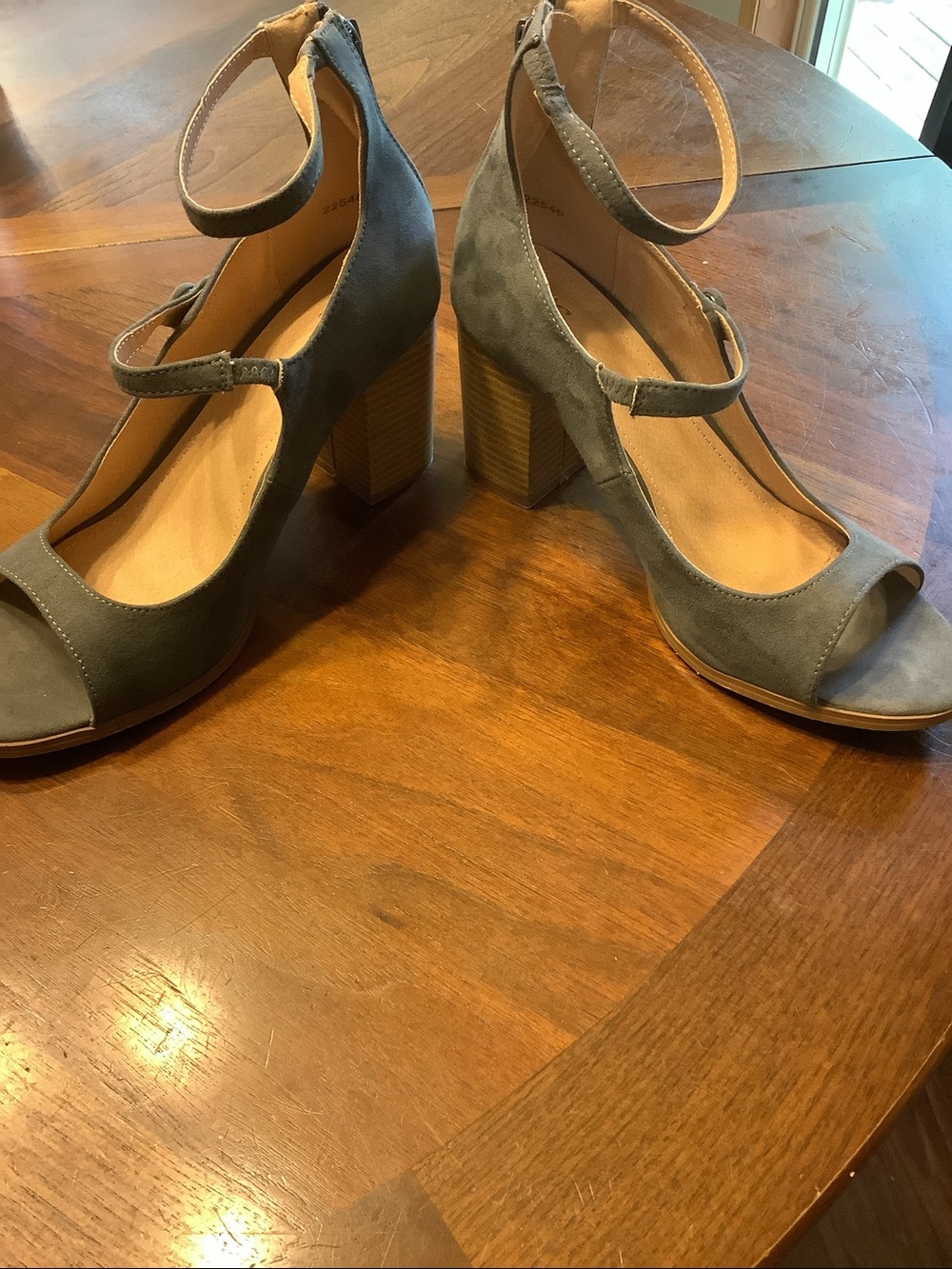 Journee Collection White Patent Women's Heels